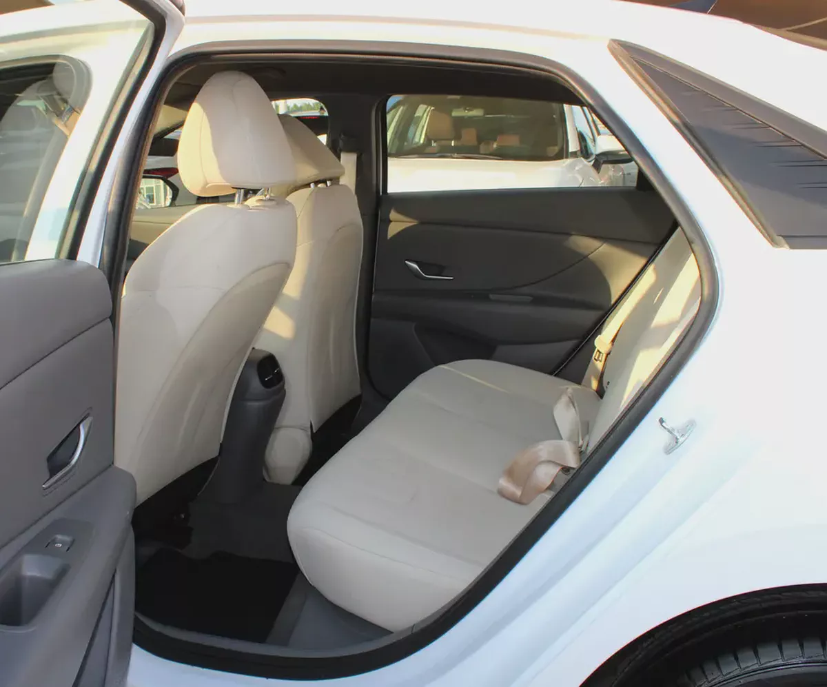 2023 Hyundai Elantra GCC Orginal paint-8-8
