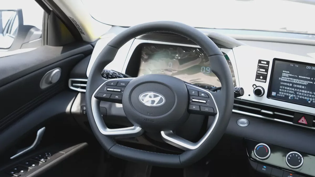 2025 HYUNDAI ELANTRA 1.5L CHINESE SPECS BRAND NEW-15-15