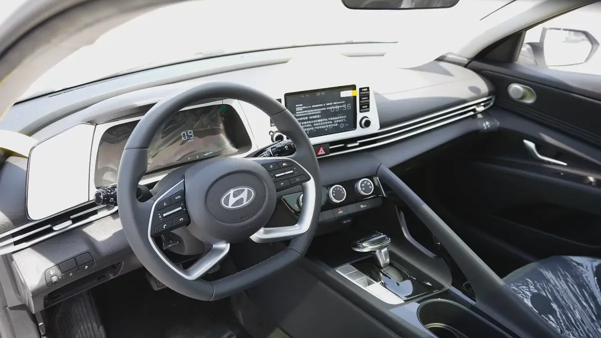 2025 HYUNDAI ELANTRA 1.5L CHINESE SPECS BRAND NEW-4-4