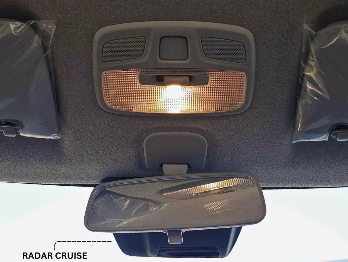 Suzuki Swift GLX / DUAL TONE 1.2L V4 PETROL / PUSH START / DVD CAMERA / RADAR CRUISE/ (CODE # SGLXR)-21-0