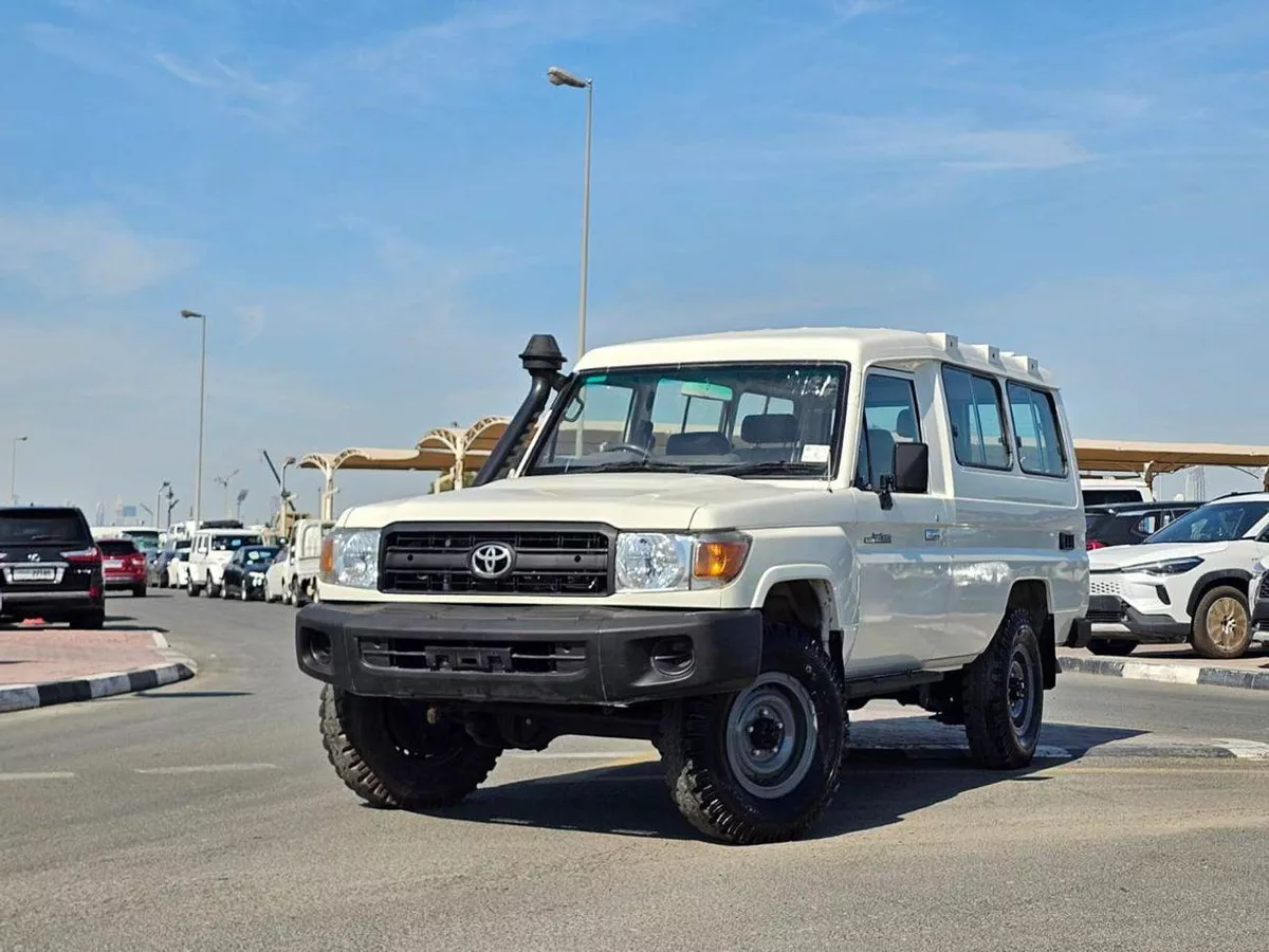 Toyota Land Cruiser 70 LC76 STD LANDCRUISER LC78 / RIGHT HAND DRIVE ONLY FOR EXPORT / 4.2L DIESEL M/T / TROOP CARRIER