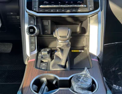 Toyota Land Cruiser GXR || 4.0L PETROL V6 | SUNROOF | LEATHER WITH PWR SEATS | COOL BOX (CODE # GXR4M2)-15