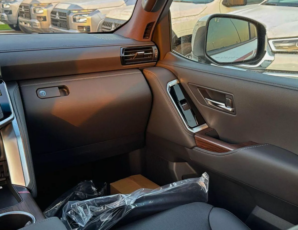 Toyota Land Cruiser GXR || 4.0L PETROL V6 | SUNROOF | LEATHER WITH PWR SEATS | COOL BOX (CODE # GXR4M2)-11-0