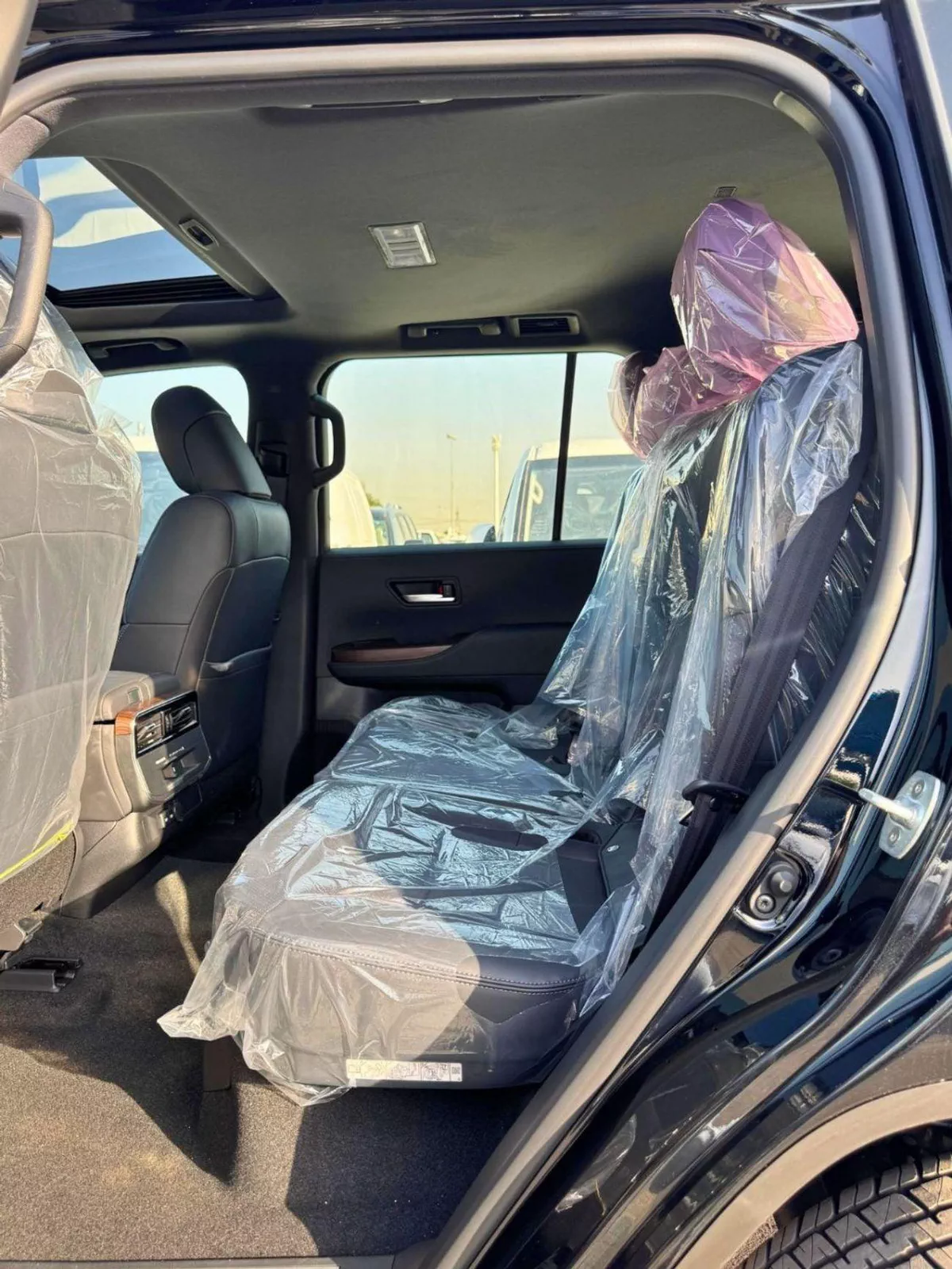 Toyota Land Cruiser GXR || 4.0L PETROL V6 | SUNROOF | LEATHER WITH PWR SEATS | COOL BOX (CODE # GXR4M2)-8-0