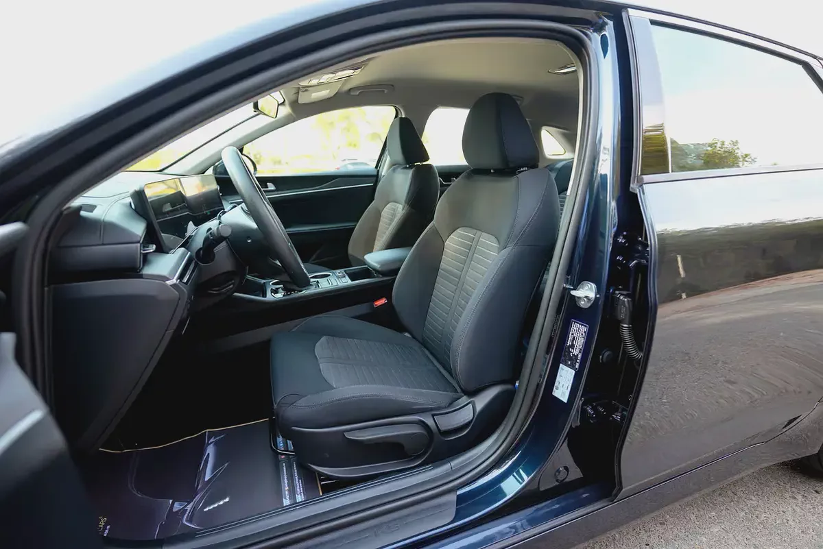 AED 1,073/month | Kia K5 LX | GCC Specs | REF#K91679-9-9