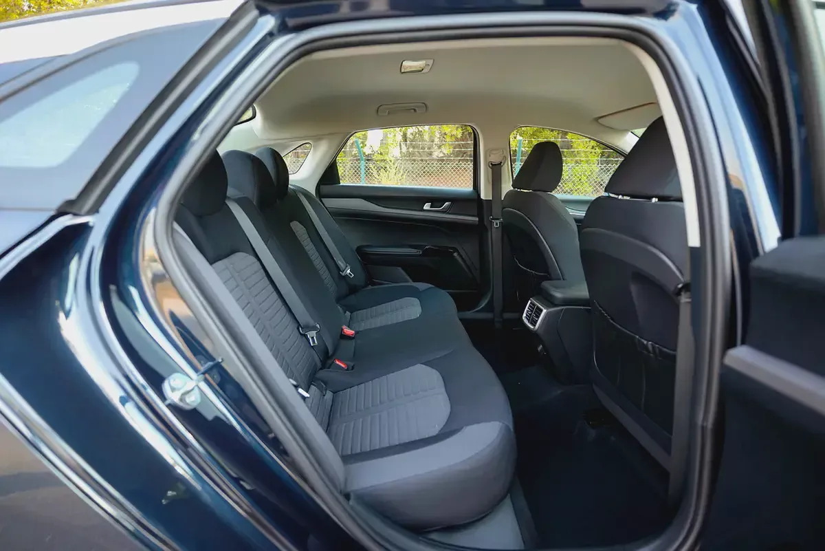 AED 1,073/month | Kia K5 LX | GCC Specs | REF#K91679-12-12
