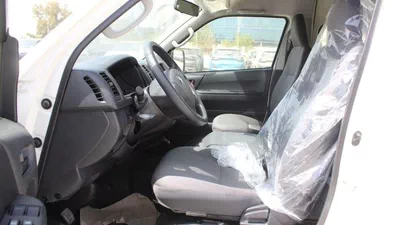Toyota Hiace DLS - STD ROOF Toyota Hiace 2.5L High Roof Diesel old ship 2024-8