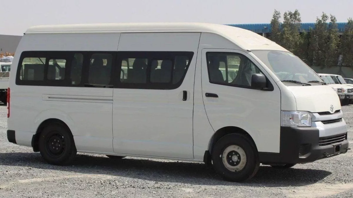 Toyota Hiace DLS - STD ROOF Toyota Hiace 2.5L High Roof Diesel old ship 2024