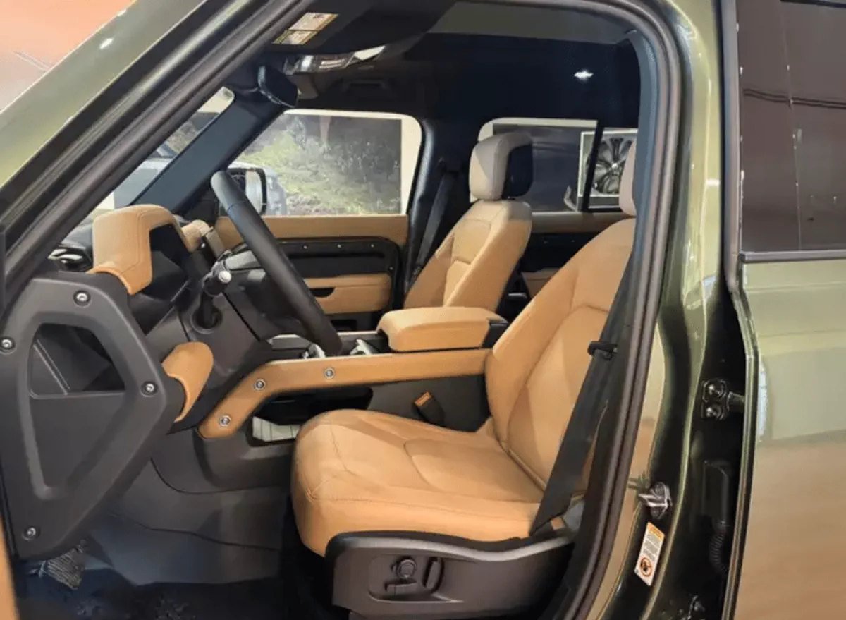 Land Rover Defender P400 Dynamic SE-2-0