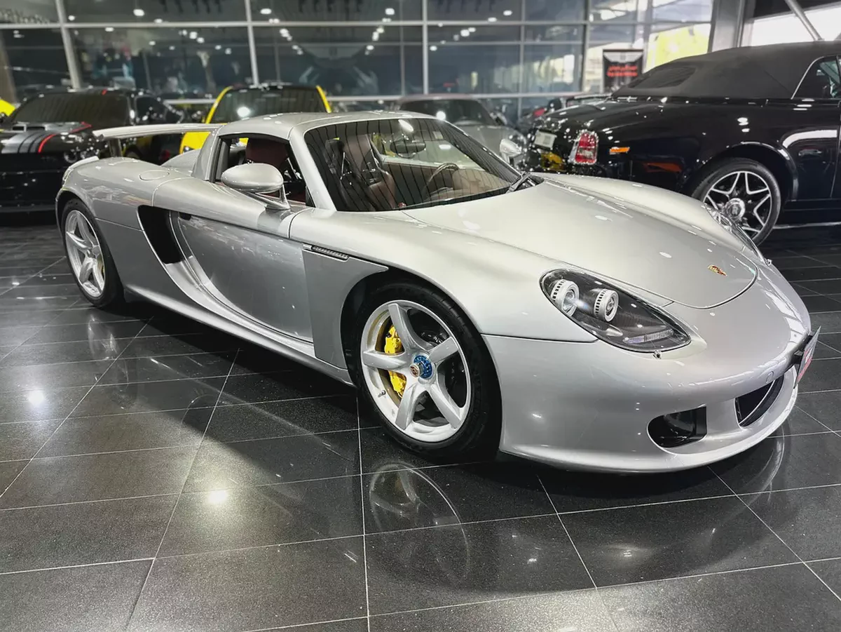 PORSCHE CARRERA GT, FULL SERVICE HISTORY, MAJOR SERVICE FROM AL NABOODAH,EXCELLENT CONDITION-1-1