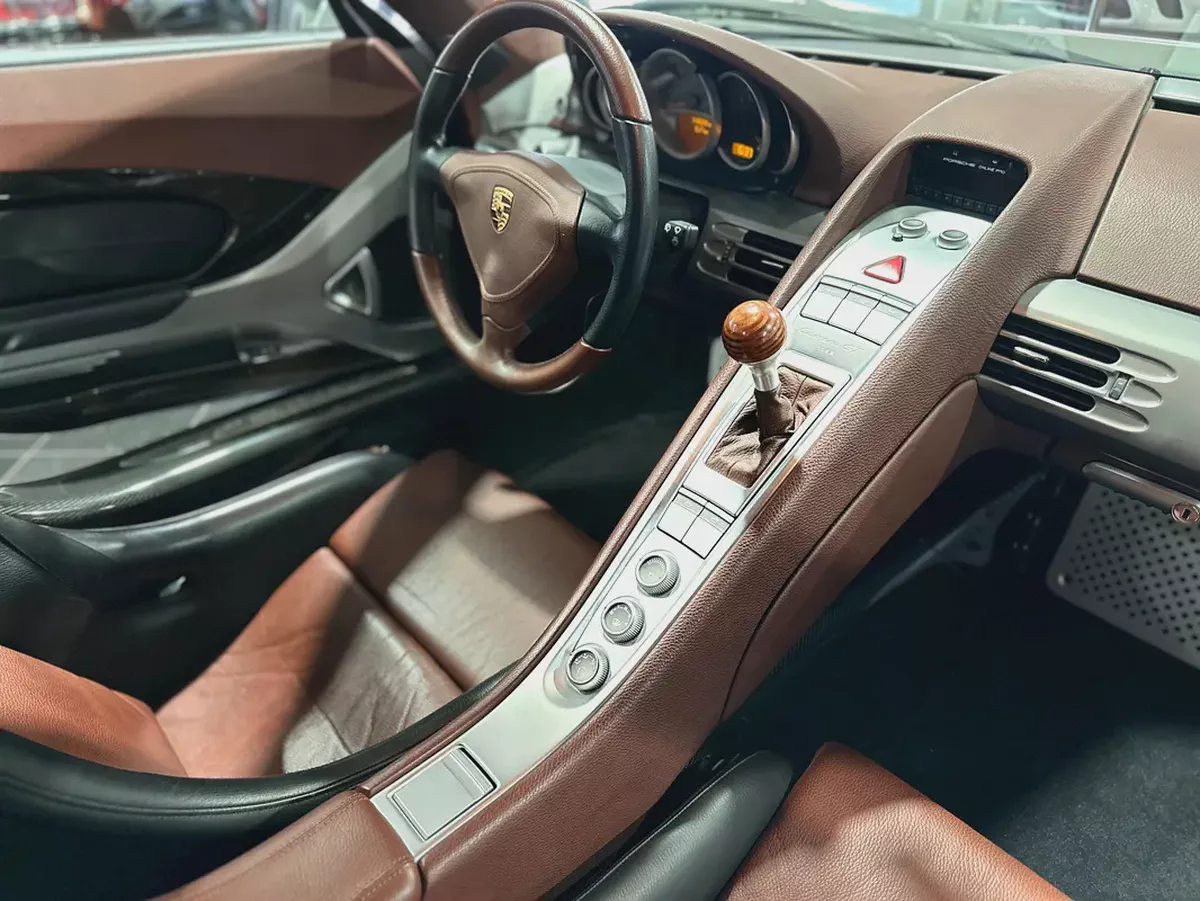 PORSCHE CARRERA GT, FULL SERVICE HISTORY, MAJOR SERVICE FROM AL NABOODAH,EXCELLENT CONDITION-4-4