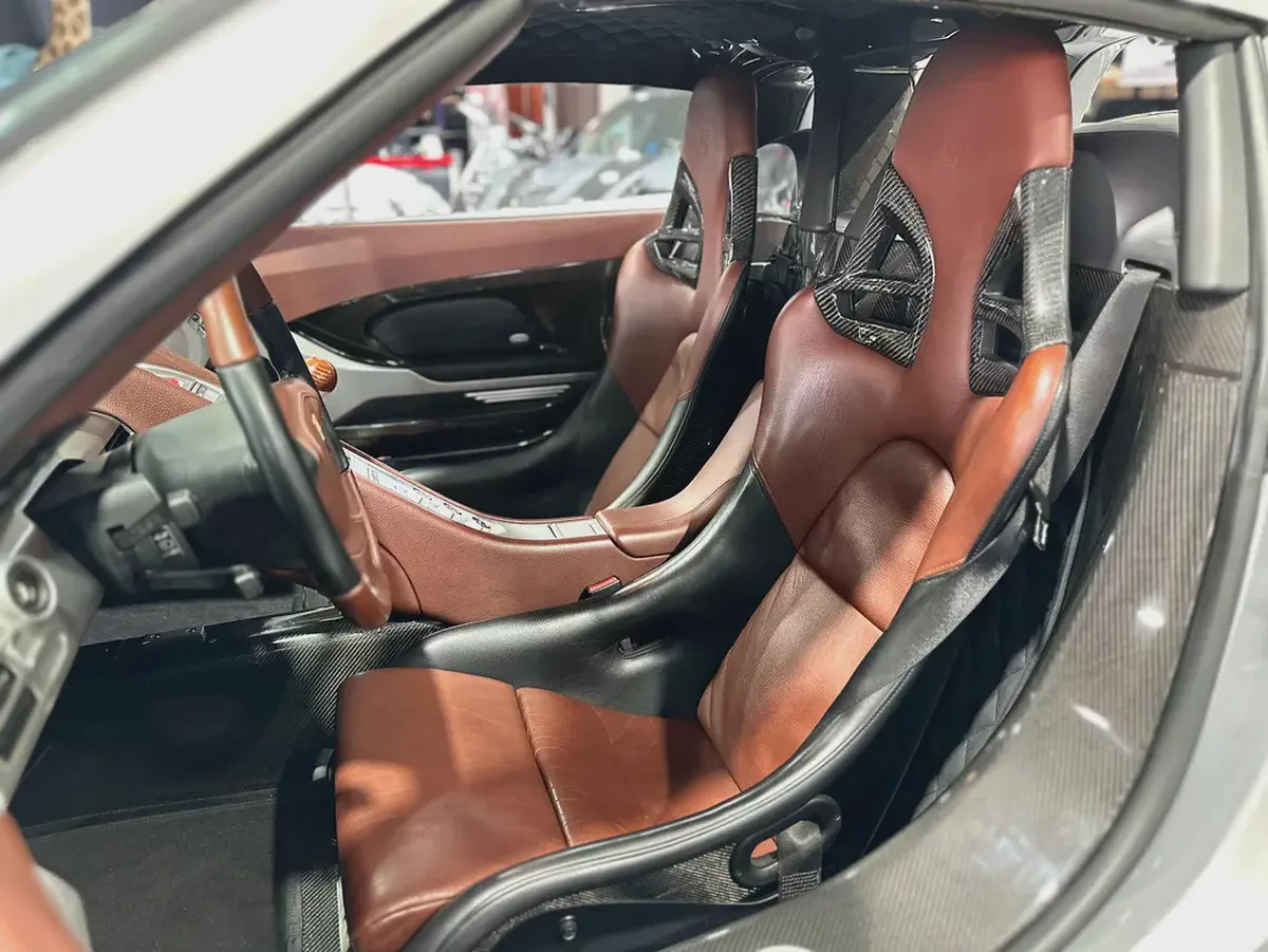 PORSCHE CARRERA GT, FULL SERVICE HISTORY, MAJOR SERVICE FROM AL NABOODAH,EXCELLENT CONDITION-5-5