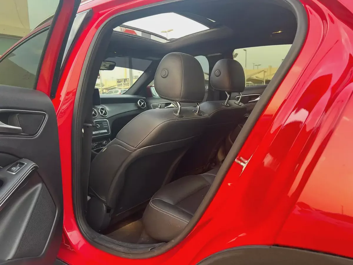 Mercedes-Benz GLA 250 2018 - American Specs-13-13