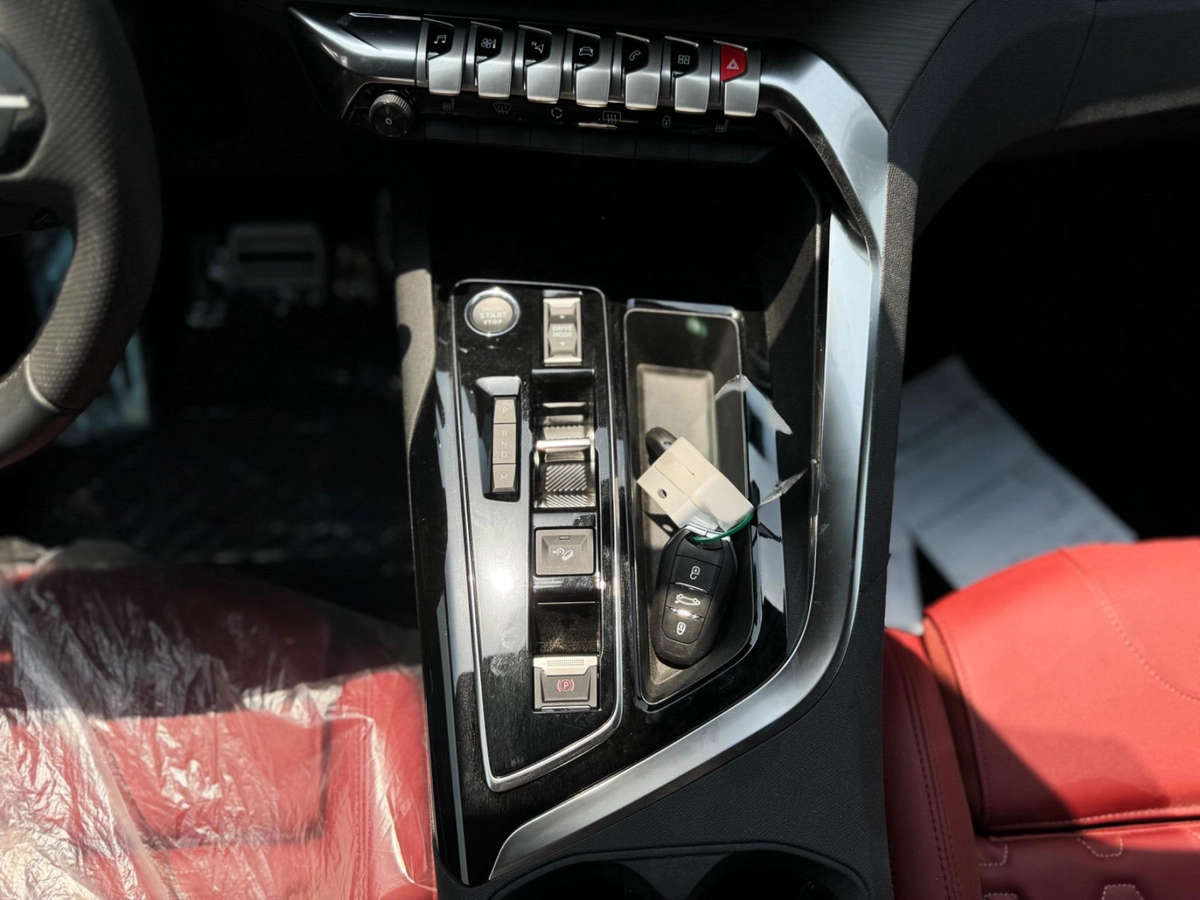 PEUGEOT 3008 GT-4-4