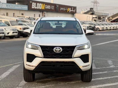 Toyota Fortuner  2023 Toyota Fortuner - EXR  2.7 L V4 -AWD 4x4 - Rear Sensor - Cruise Control - No  Accident - 2Key --2