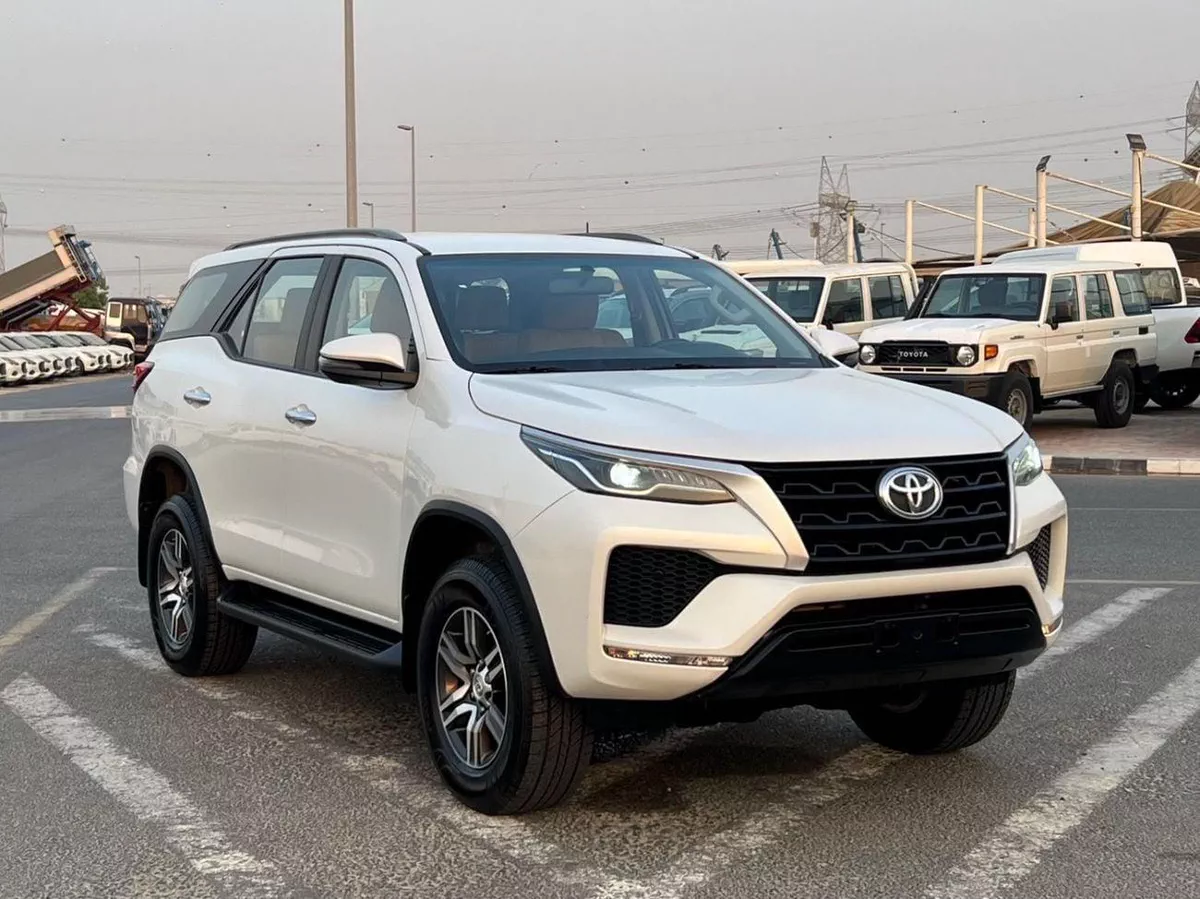 Toyota Fortuner  2023 Toyota Fortuner - EXR  2.7 L V4 -AWD 4x4 - Rear Sensor - Cruise Control - No  Accident - 2Key -