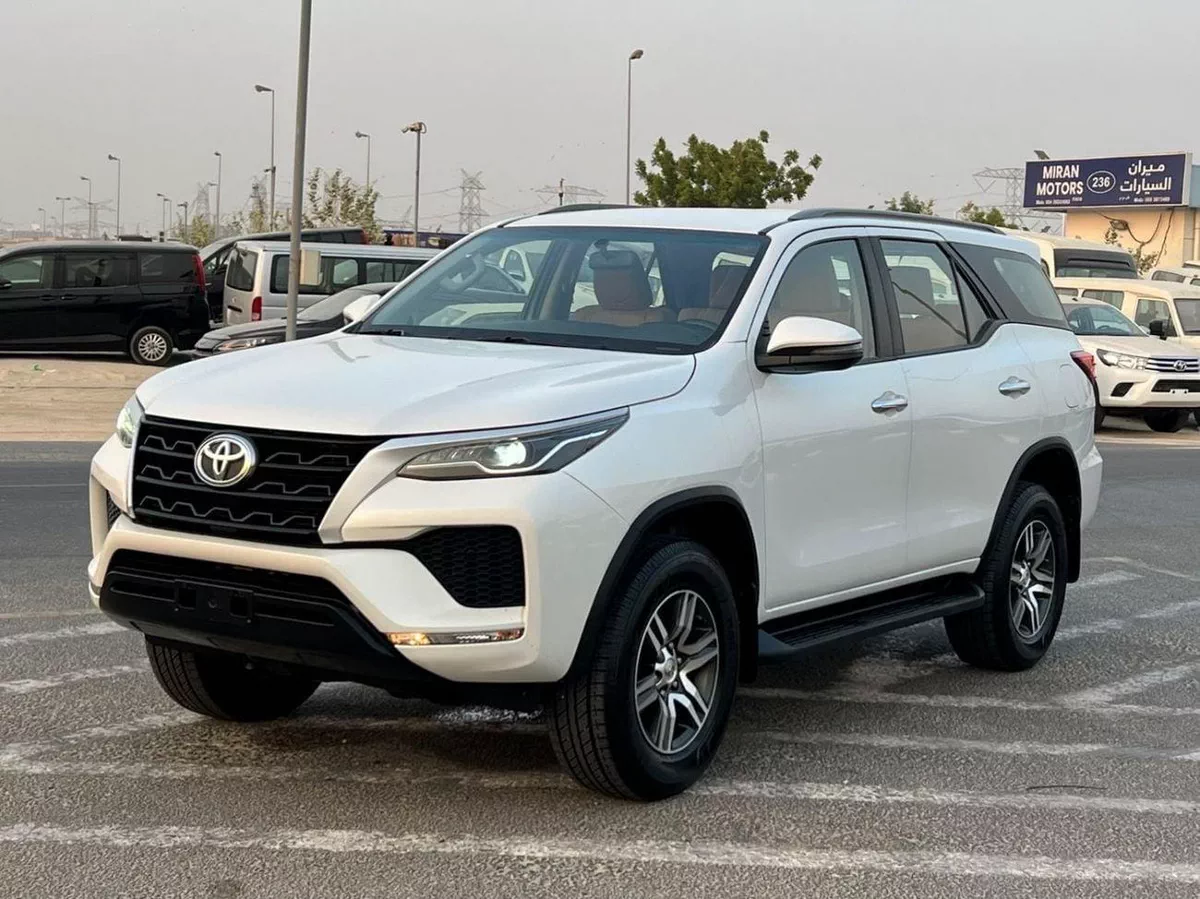 Toyota Fortuner  2023 Toyota Fortuner - EXR  2.7 L V4 -AWD 4x4 - Rear Sensor - Cruise Control - No  Accident - 2Key --1-0