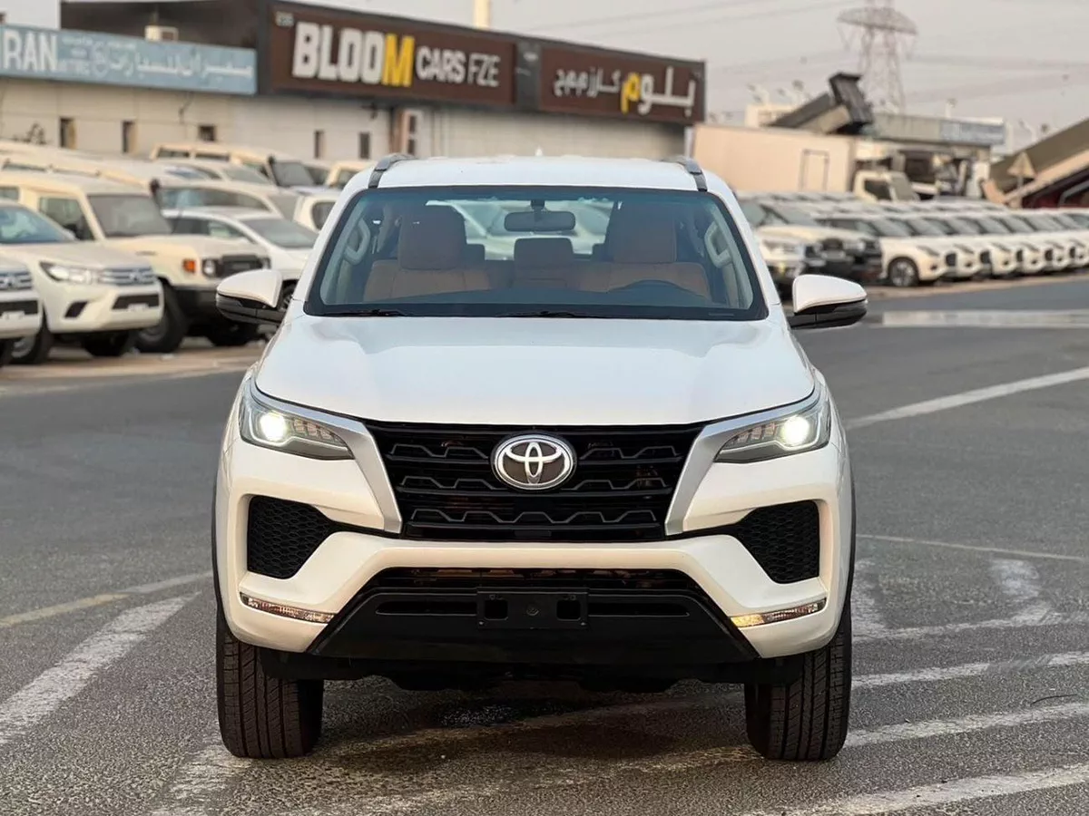 Toyota Fortuner  2023 Toyota Fortuner - EXR  2.7 L V4 -AWD 4x4 - Rear Sensor - Cruise Control - No  Accident - 2Key --2-0
