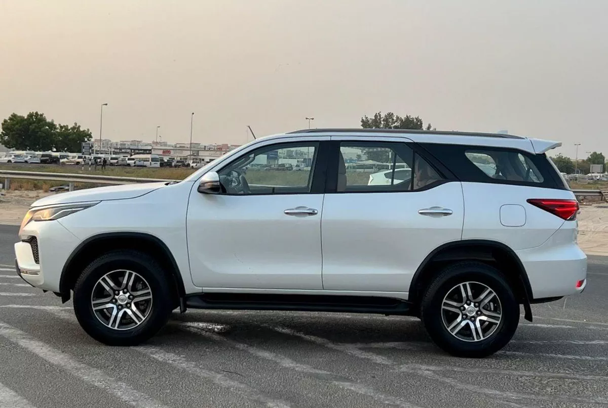 Toyota Fortuner  2023 Toyota Fortuner - EXR  2.7 L V4 -AWD 4x4 - Rear Sensor - Cruise Control - No  Accident - 2Key --6-0