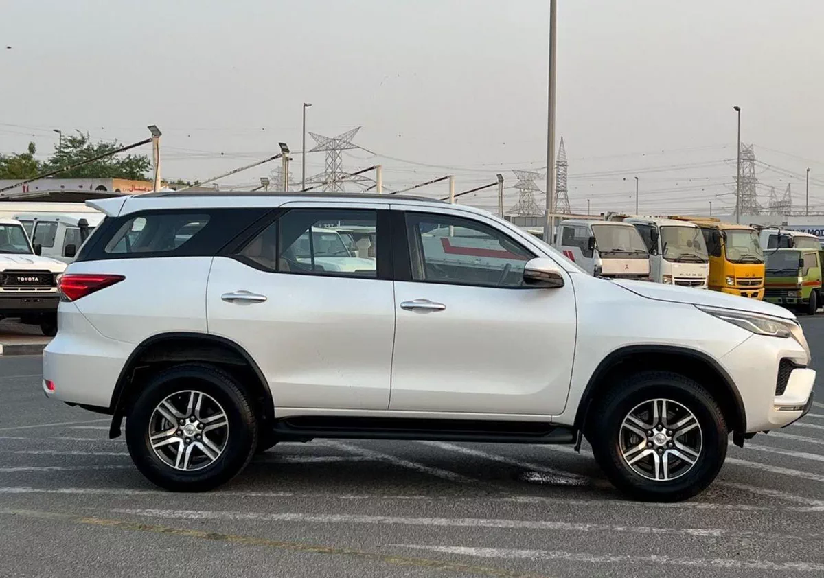 Toyota Fortuner  2023 Toyota Fortuner - EXR  2.7 L V4 -AWD 4x4 - Rear Sensor - Cruise Control - No  Accident - 2Key --7-0