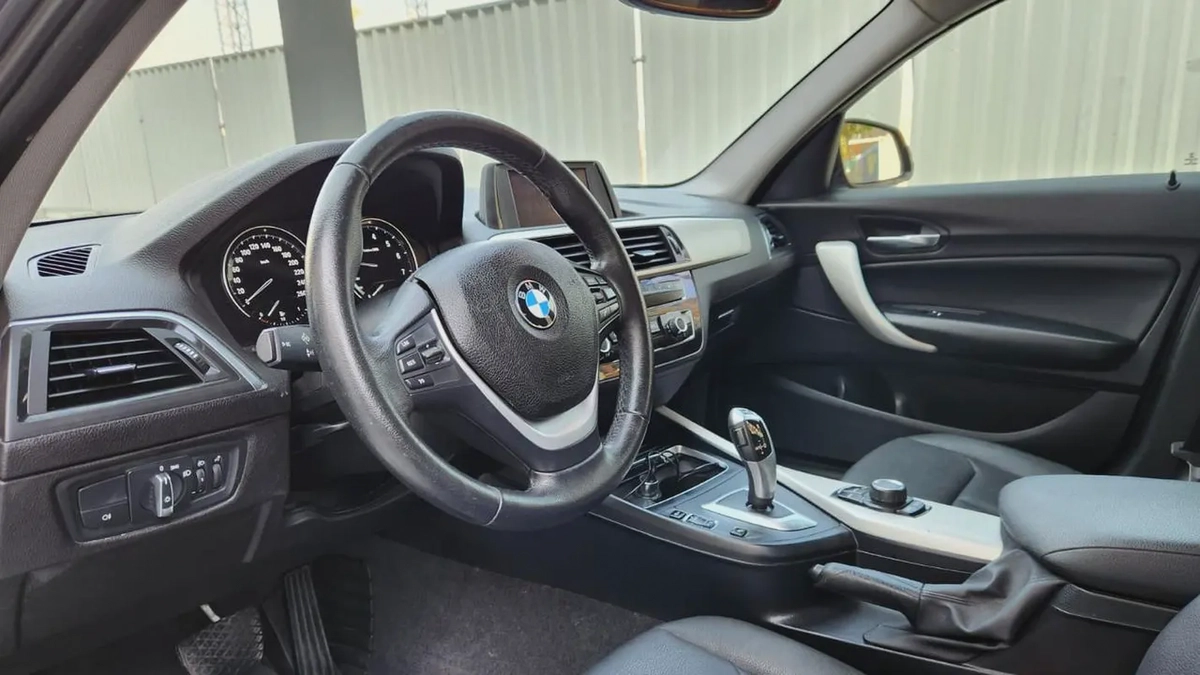 2019 BMW 120||DIGITAL SPEEDOMETER|| CARPLAY || FULL AGENCY SERVICES|| ACCIDENT FREE ORIGINAL PAINT-12-12