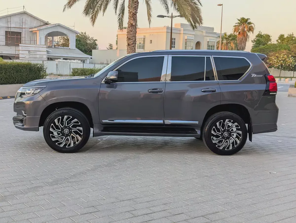 Toyota Prado 2010 Facelifted 2023 | Full Option | V6 4.0L | GCC Specs | Excellent Condition-8-8