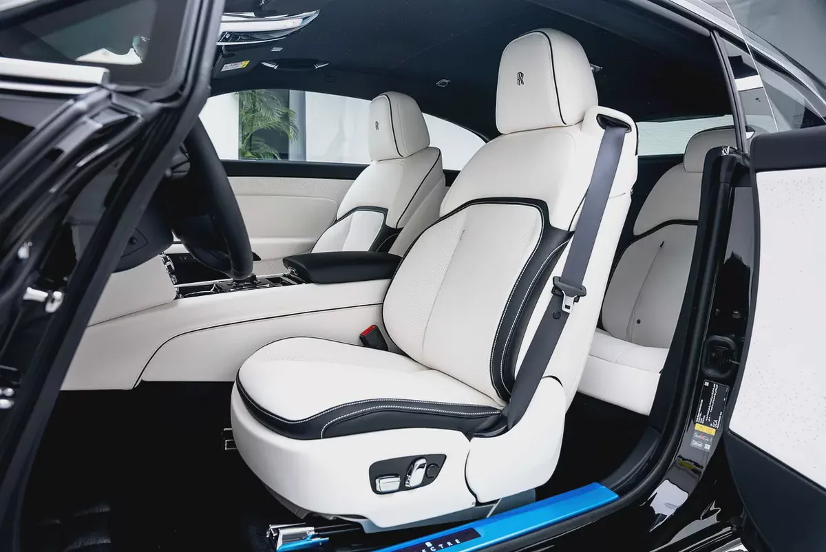 2025 ROLLS ROYCE SPECTRE.   BESPOKE SOUND SYSTEM. IMMERSIVE SEATS. MAIN DEALER WARRANTY AND SERVICE.-11-11