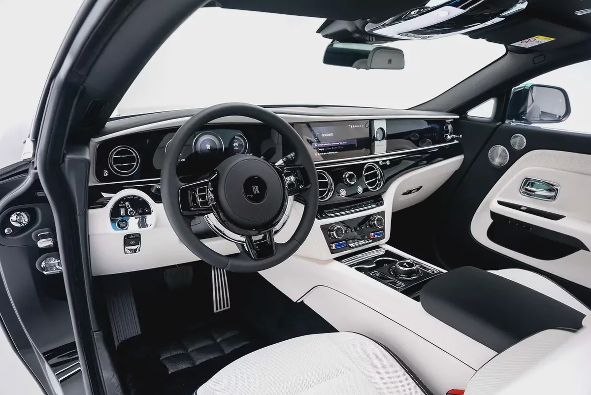 2025 ROLLS ROYCE SPECTRE.   BESPOKE SOUND SYSTEM. IMMERSIVE SEATS. MAIN DEALER WARRANTY AND SERVICE.-12-12