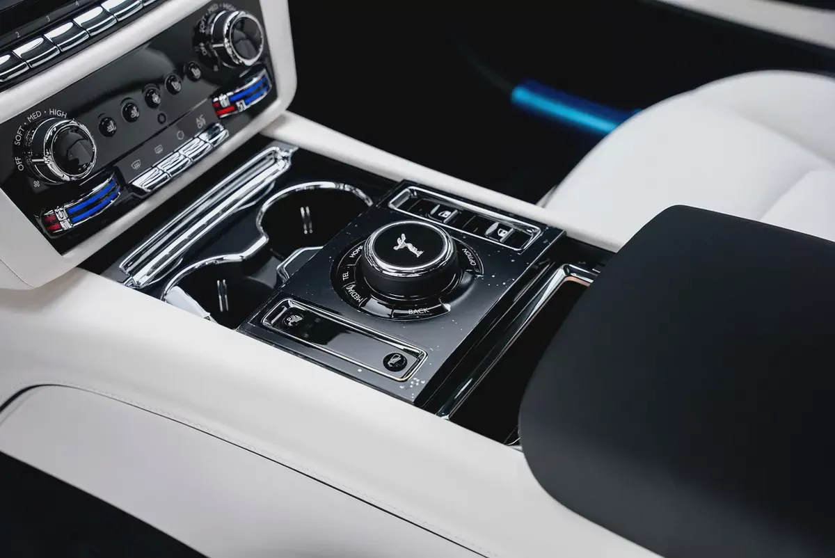 2025 ROLLS ROYCE SPECTRE.   BESPOKE SOUND SYSTEM. IMMERSIVE SEATS. MAIN DEALER WARRANTY AND SERVICE.-14-14