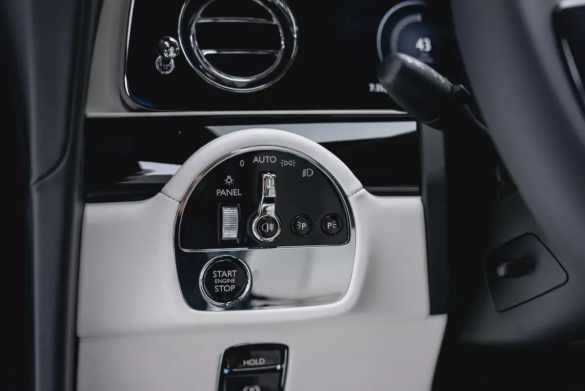 2025 ROLLS ROYCE SPECTRE.   BESPOKE SOUND SYSTEM. IMMERSIVE SEATS. MAIN DEALER WARRANTY AND SERVICE.-15-15