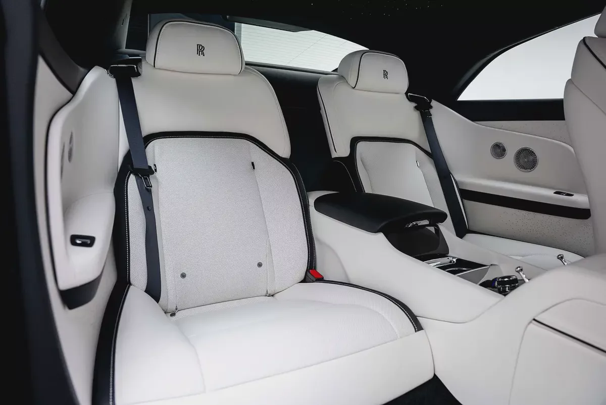 2025 ROLLS ROYCE SPECTRE.   BESPOKE SOUND SYSTEM. IMMERSIVE SEATS. MAIN DEALER WARRANTY AND SERVICE.-17-17