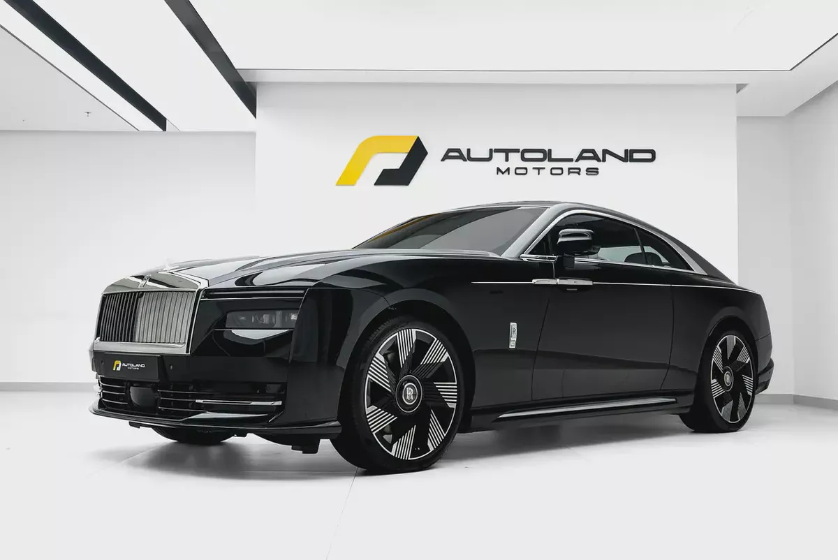 2025 ROLLS ROYCE SPECTRE.   BESPOKE SOUND SYSTEM. IMMERSIVE SEATS. MAIN DEALER WARRANTY AND SERVICE.