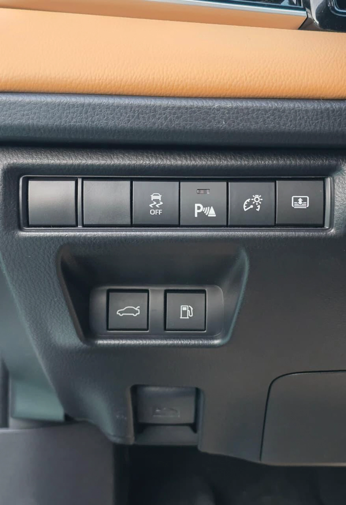 TOYOTA CAMRY E PLUS 2.5L 2026-7-7