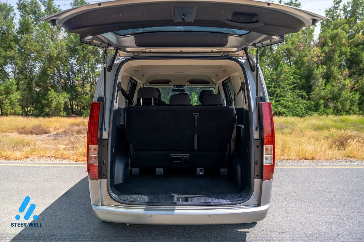 Hyundai Staria Premium-7-7