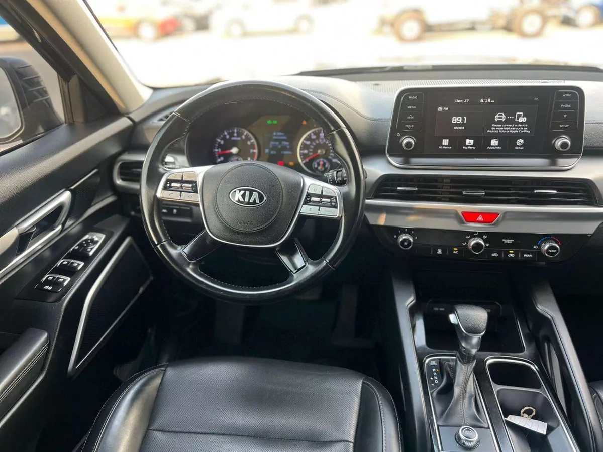 Kia Telluride LX 2020 Kia Telluride 3.8L V6 - Rear Camera & Sensor - Leather Seats With Rims --11-0