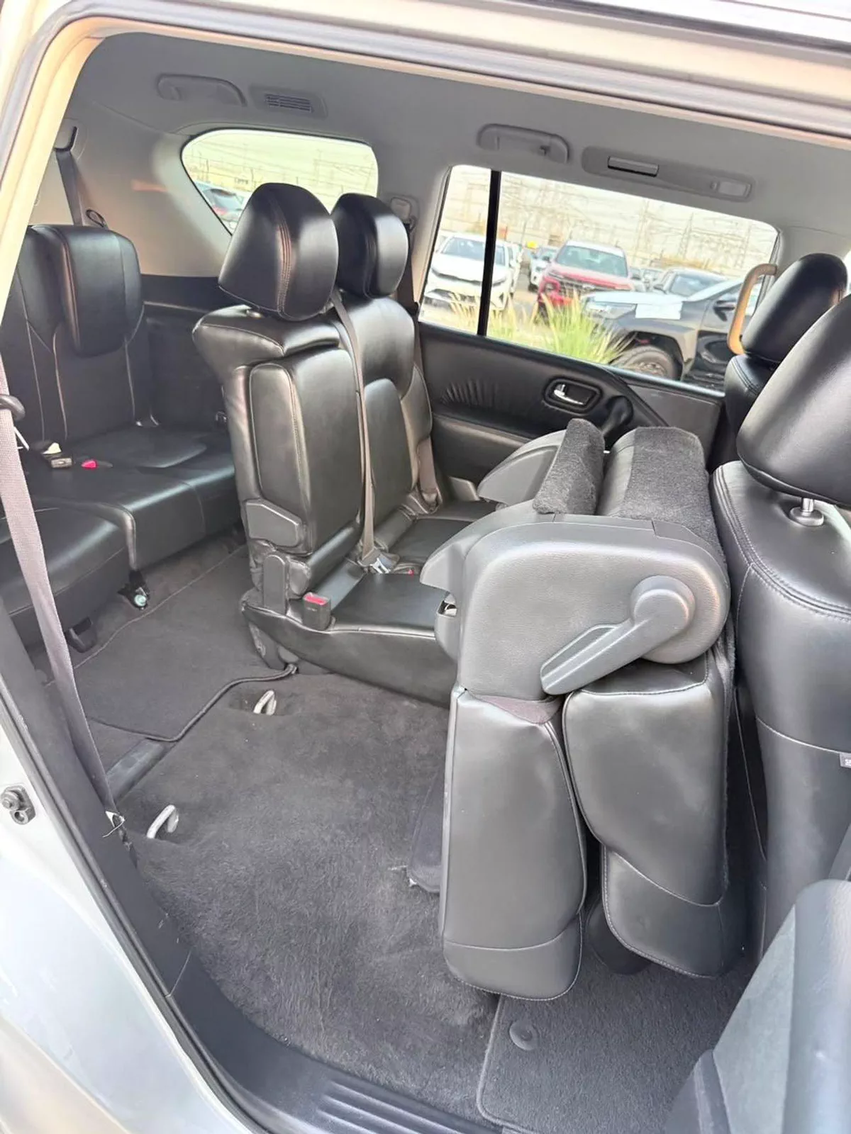 Nissan Armada SL-12-0