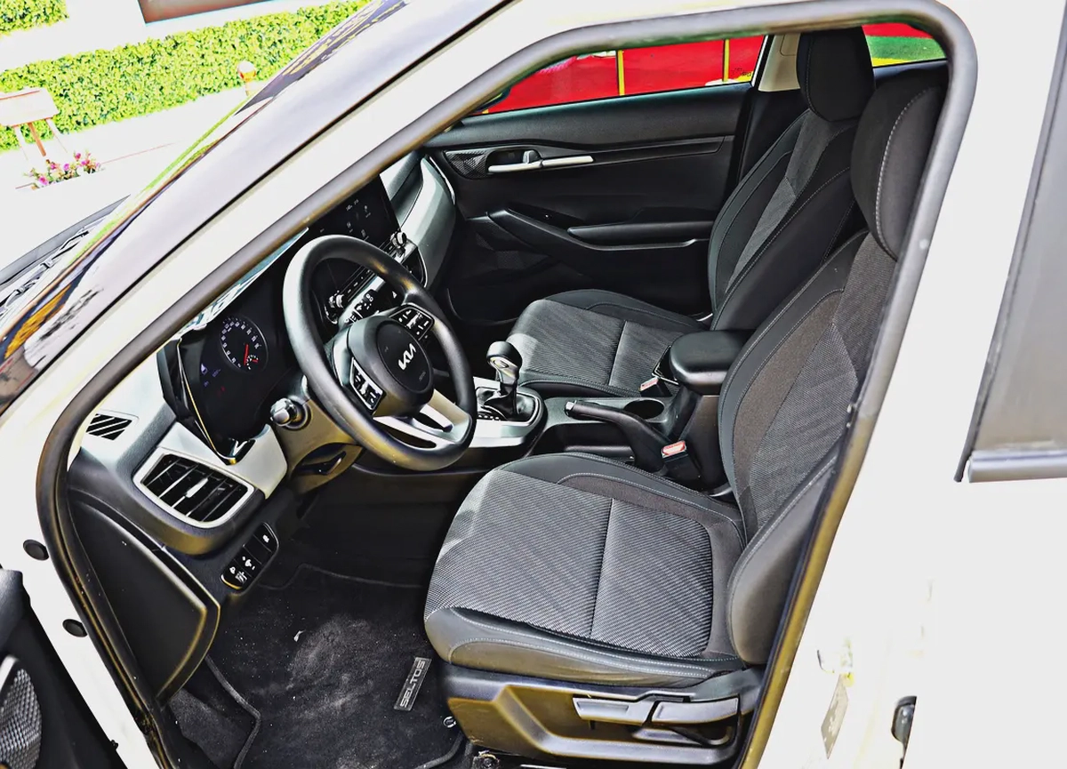 KIA SELTOS 2022 MODEL AVILABLE ON CASH AND BANK FINANCE-7-7
