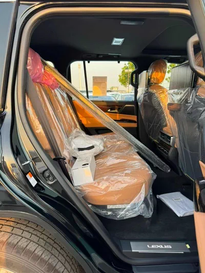Lexus LX600 SIGNATURE || 3.5L V6 PETROL || RADAR | REAR ENTERTAINMENT SCREEN | LEATHER , SUNROOF | COOL BOX (COD-12