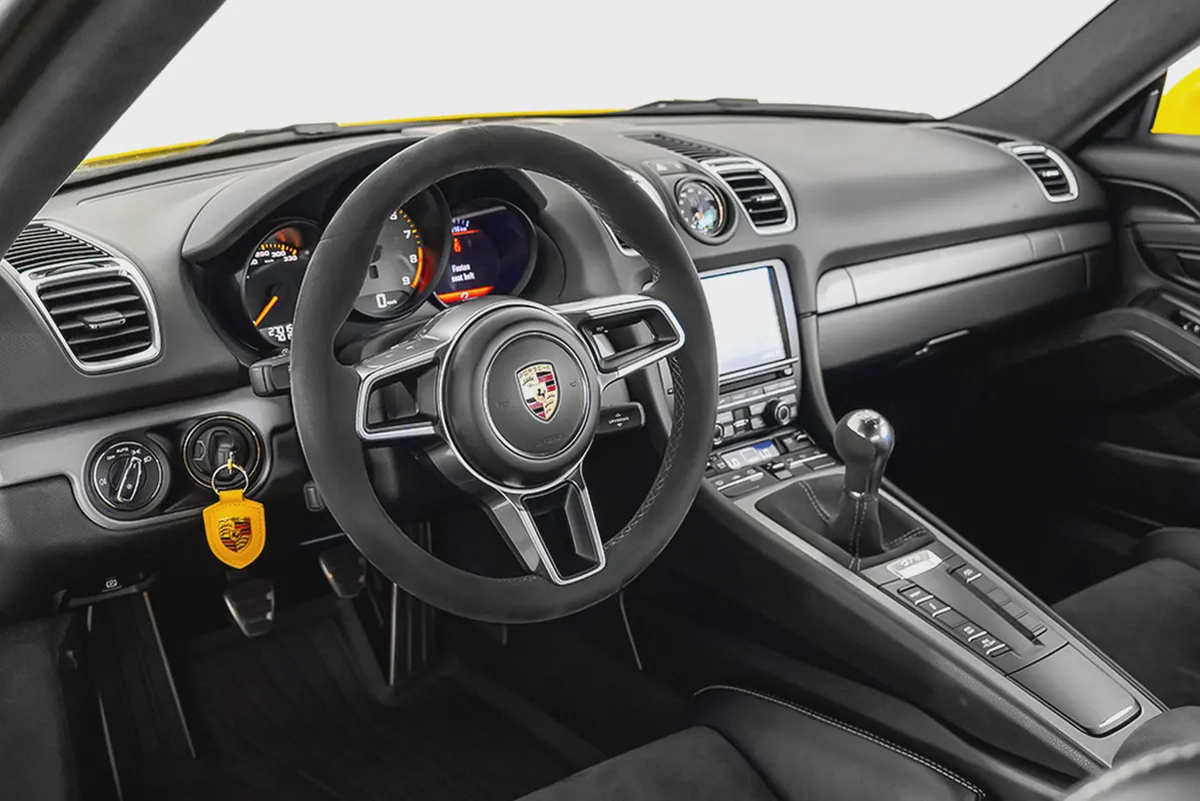 Finance: 14,074 AED / 24 months | 0% DP | 2016 Porsche Cayman GT4 Clubsport