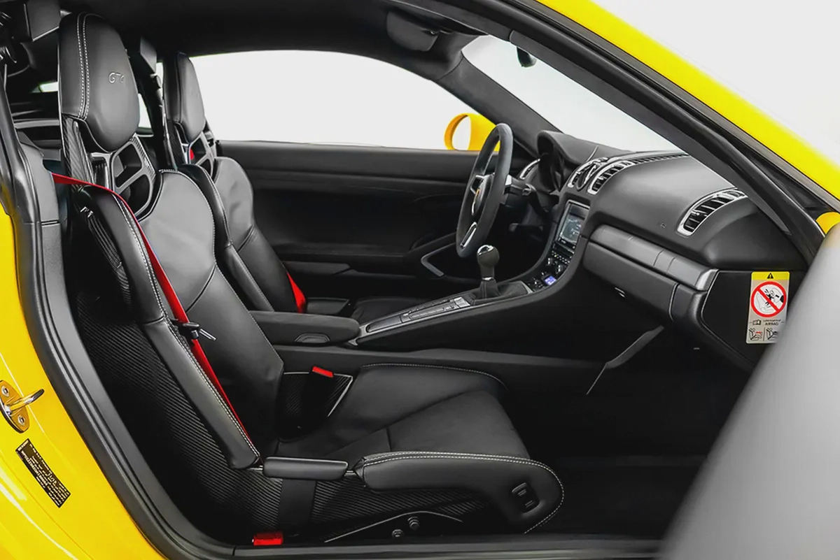 Finance: 14,074 AED / 24 months | 0% DP | 2016 Porsche Cayman GT4 Clubsport