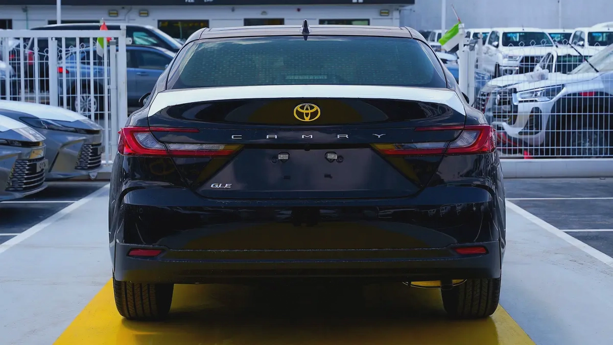 Toyota Camry GLE 2026, GCC Specs - Like New!-7-7