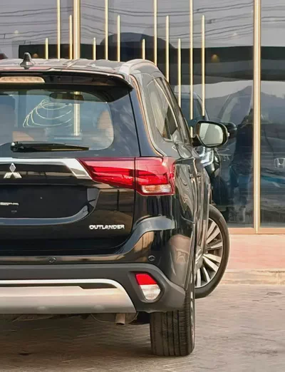 820-Monthly l GCC l 4WD , Cruise, Camera l Accident Free-15