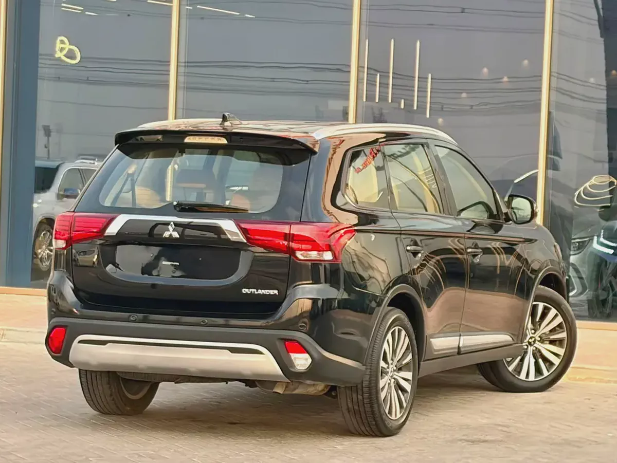 820-Monthly l GCC l 4WD , Cruise, Camera l Accident Free-4-4