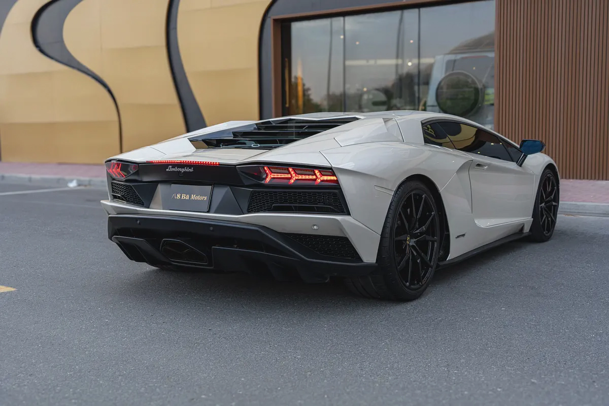 2017 Lamborghini Aventador S | GCC Specs | Super Clean and Low Mileage-4-4