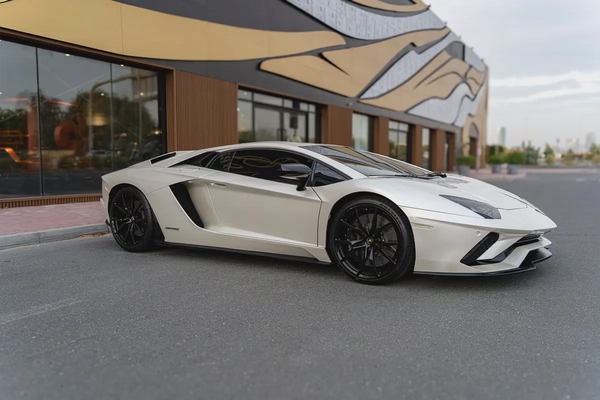 2017 Lamborghini Aventador S | GCC Specs | Super Clean and Low Mileage
