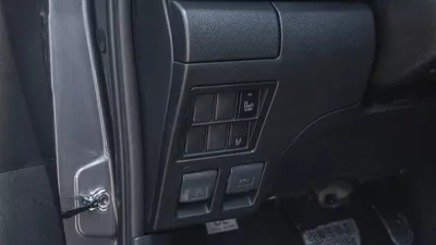 Toyota Hilux SR5 2.7L Pickup 2026 GCC Specs for Export-10