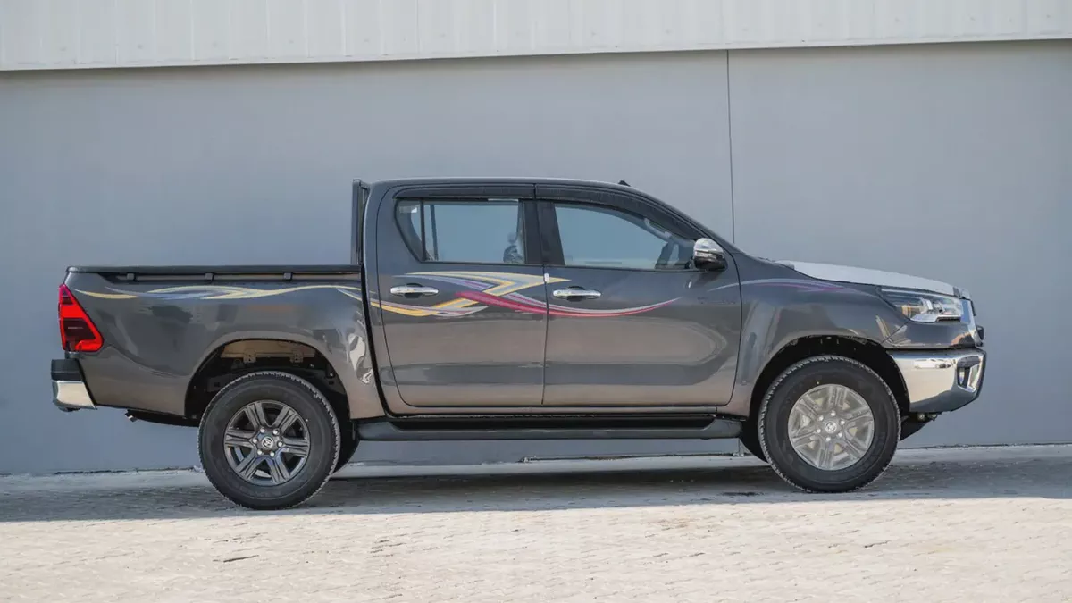 Toyota Hilux SR5 2.7L Pickup 2026 GCC Specs for Export-2-2