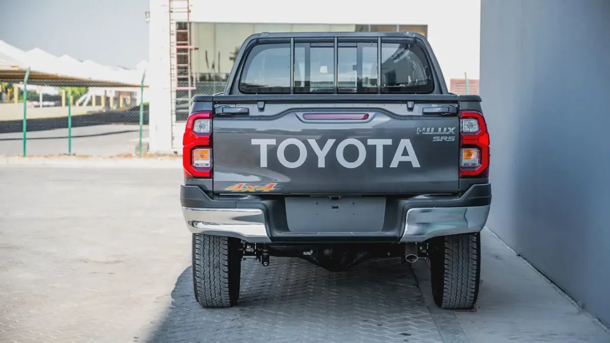 Toyota Hilux SR5 2.7L Pickup 2026 GCC Specs for Export-3-3