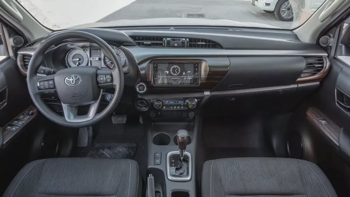Toyota Hilux SR5 2.7L Pickup 2026 GCC Specs for Export-5-5