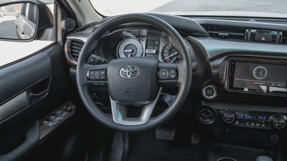 Toyota Hilux SR5 2.7L Pickup 2026 GCC Specs for Export-6-6